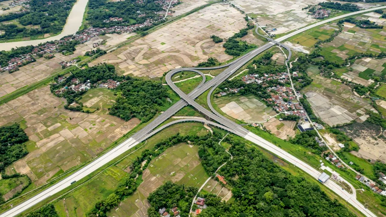 Pemerintah Mendorong Penurunan Biaya Logistik Melalui Jalan Tol Serang-Panimbang