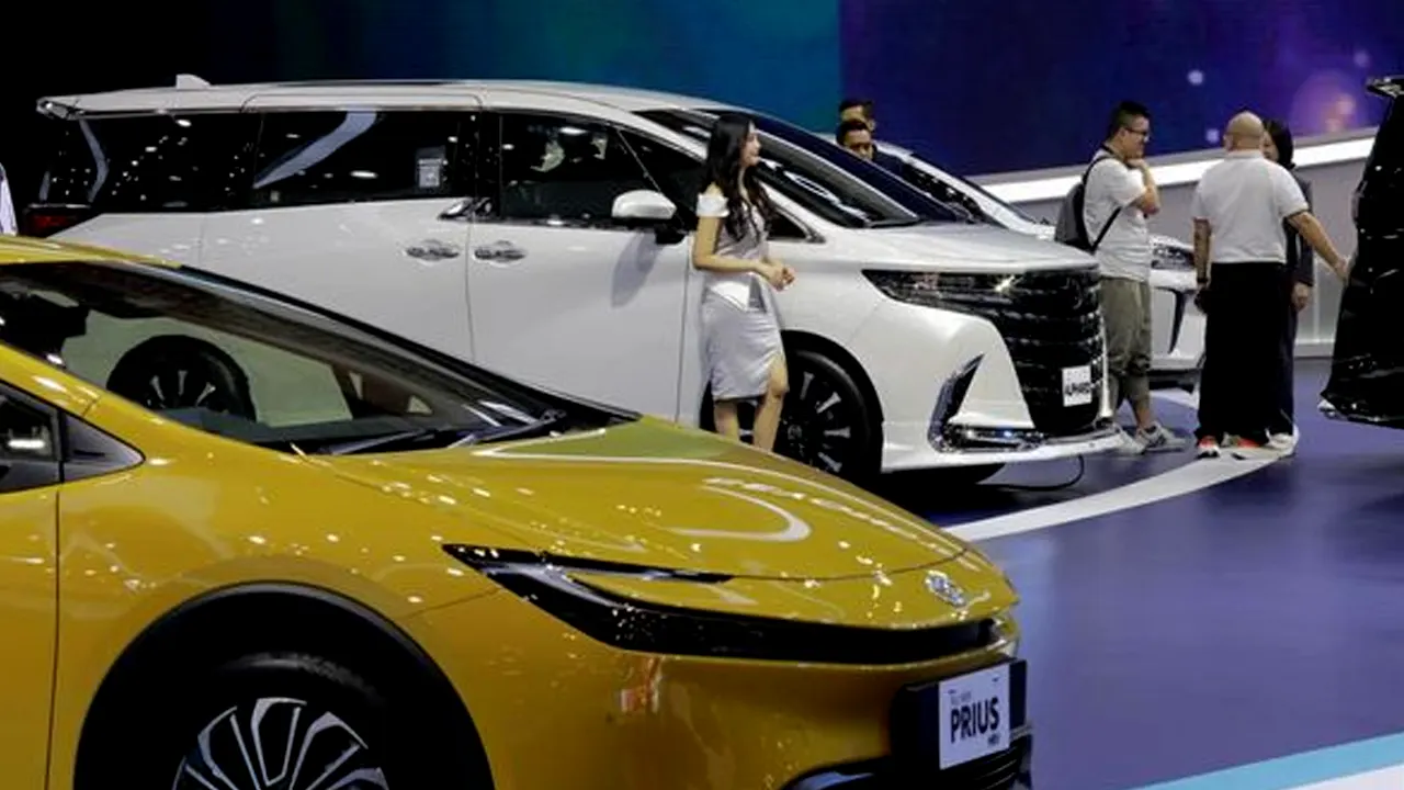 Penjualan Mobil di Indonesia Ambruk Terburuk dalam 12 Bulan Terakhir
